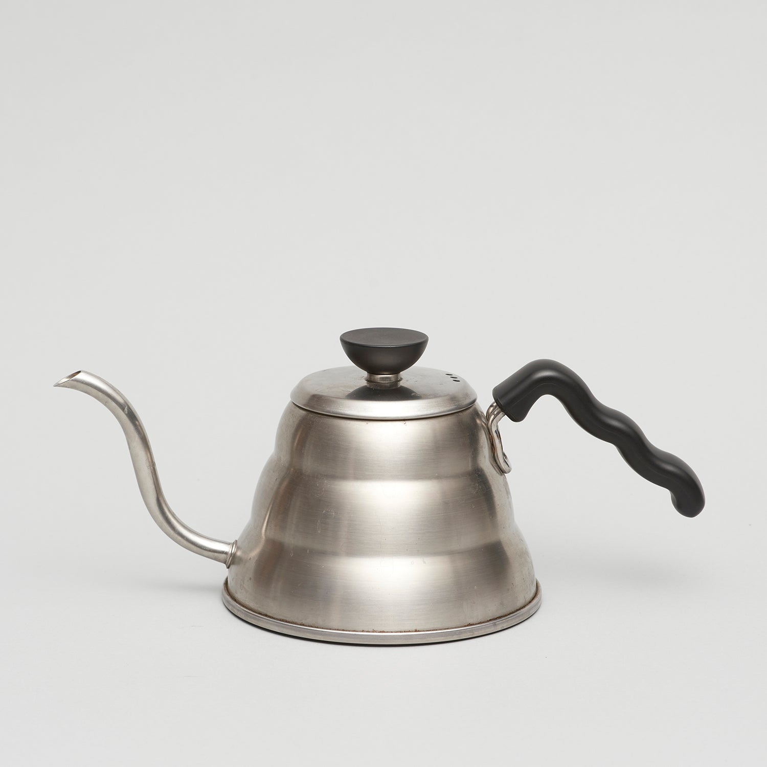 Image shows the 1 litre Bario Buono Drip Kettle, in stainless steel with a gooseneck spout.